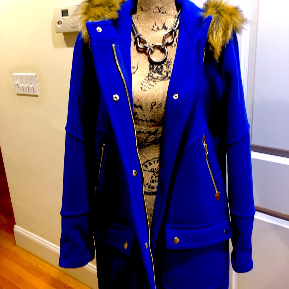 J crew coat absolutely stunning color new no tag.  A lots of pockets  size14.